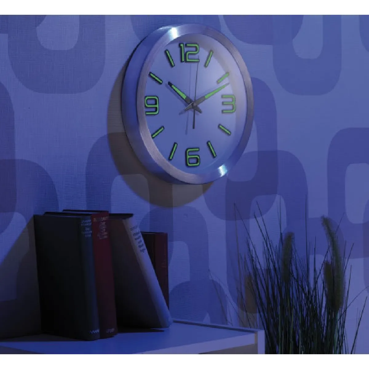 Horloge Phosphorescente À Fond Blanc Radio-pilotée