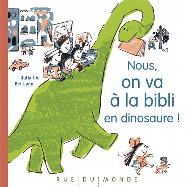 Nous, on va à la bibli en dinosaure!