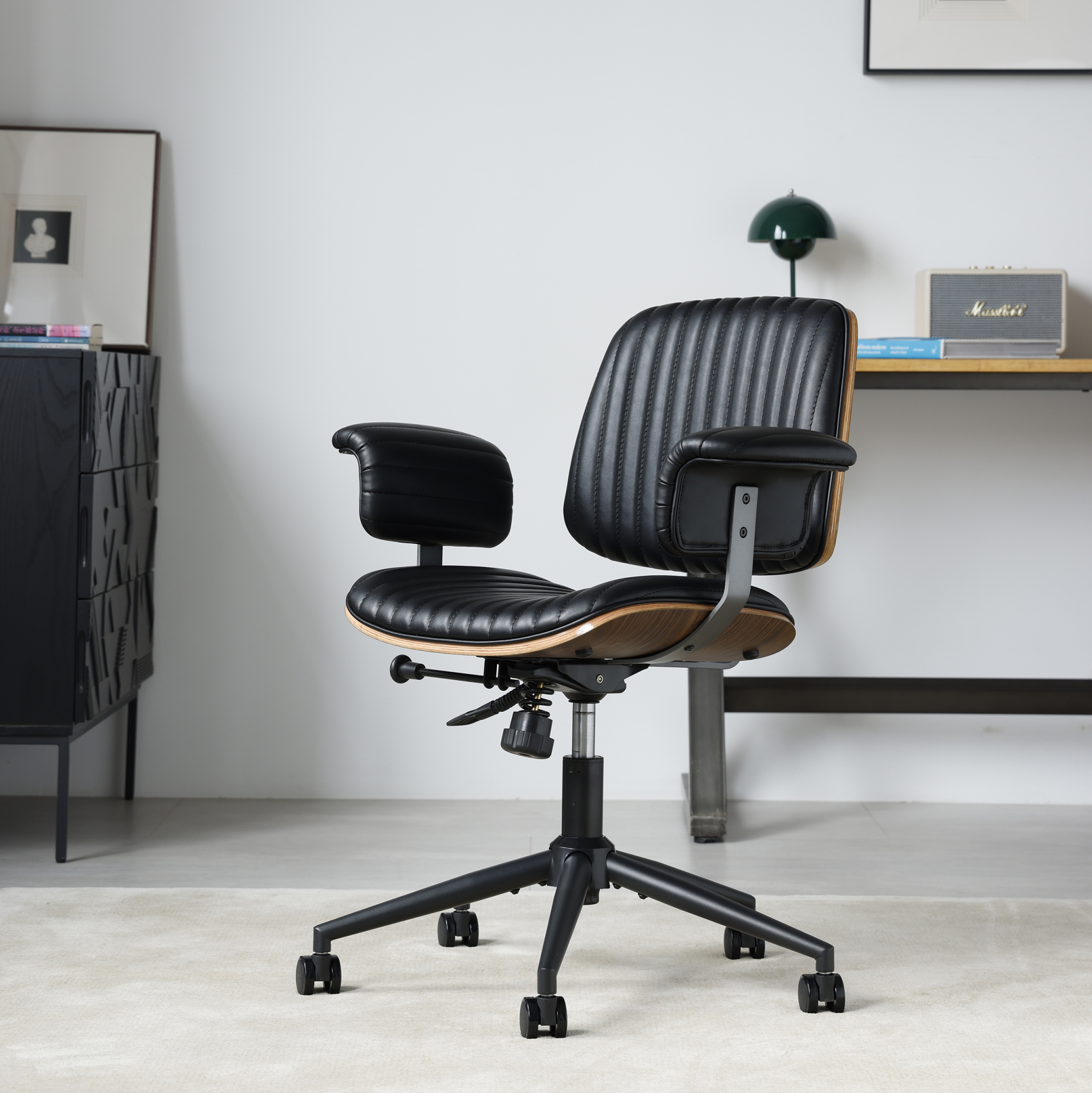 Chaise De Bureau En Pu Noir, Pivotante Et Réglable En Hauteur, À Roulettes, Accoudoirs Aspect Bois