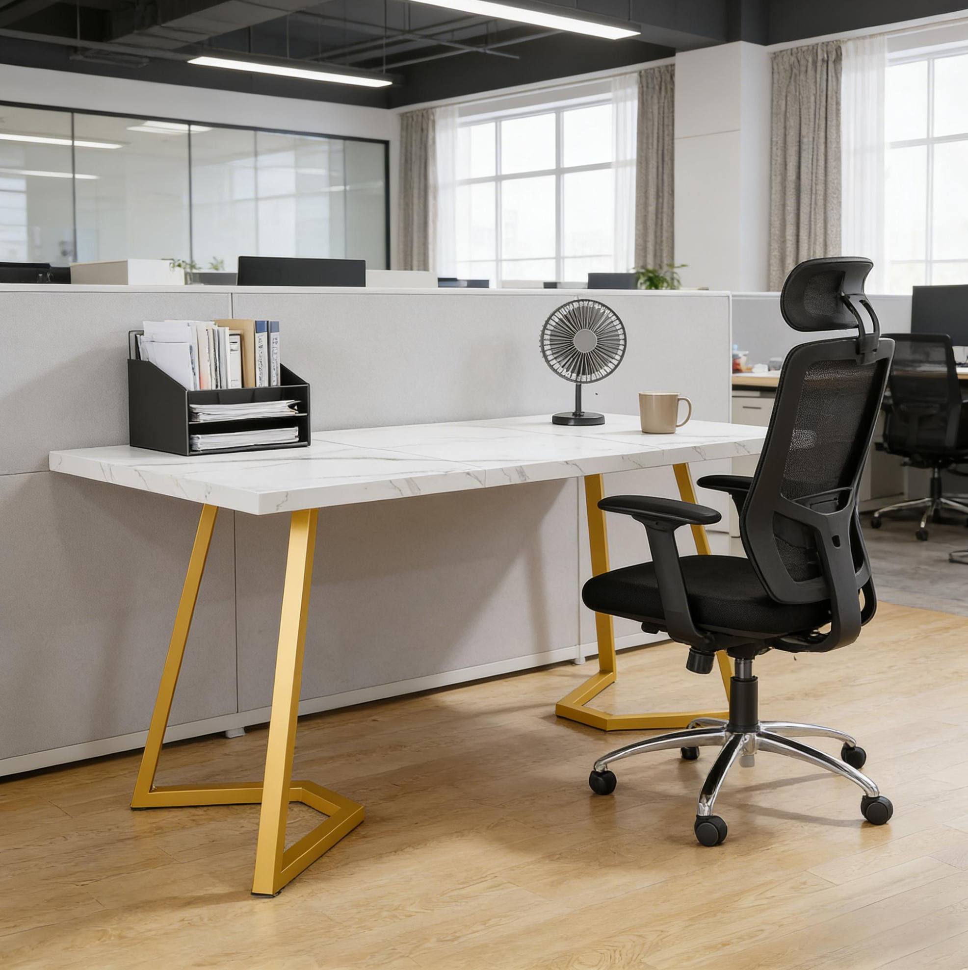 Bureau Informatique 140 X 80 X 75 Cm En Bois Et Métal, Blanc Et Doré, Style Moderne
