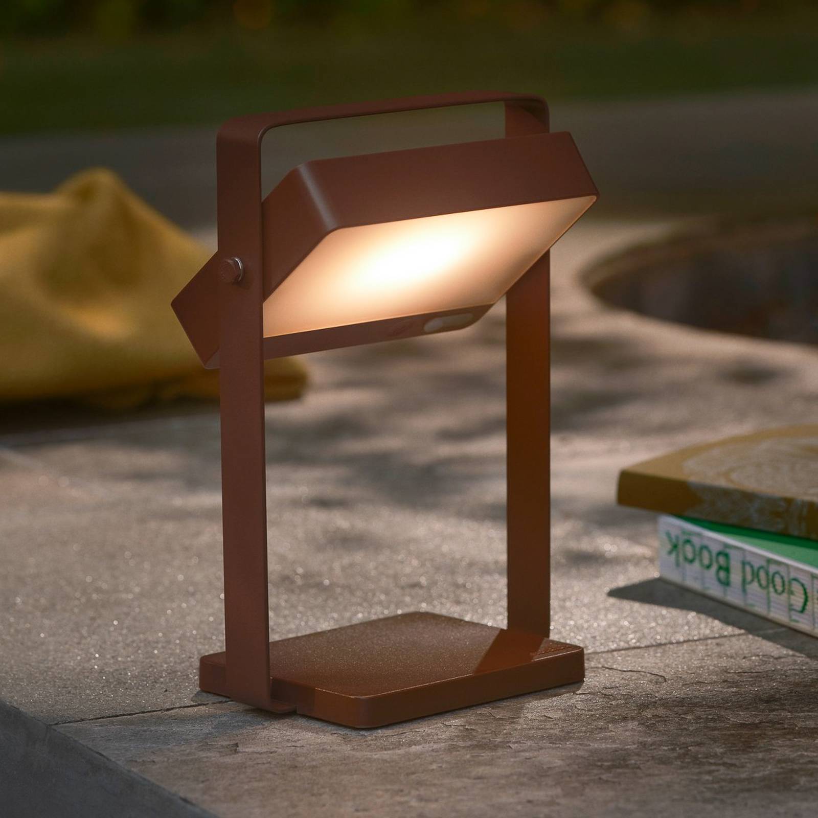 Nordlux Lampe de table solaire à LED Saulio, marron, IP44, aluminium, USB, batterie