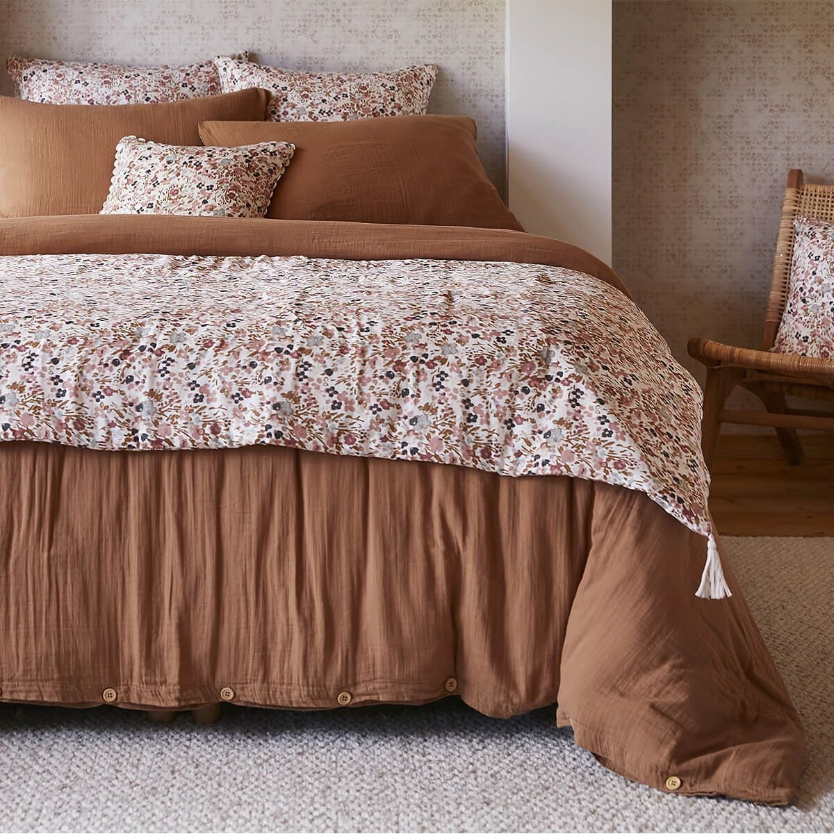Adonis - Chemin De Lit 90x200cm Gaze De Coton Blanc Imprimé Fleur Détail 4 Pompons