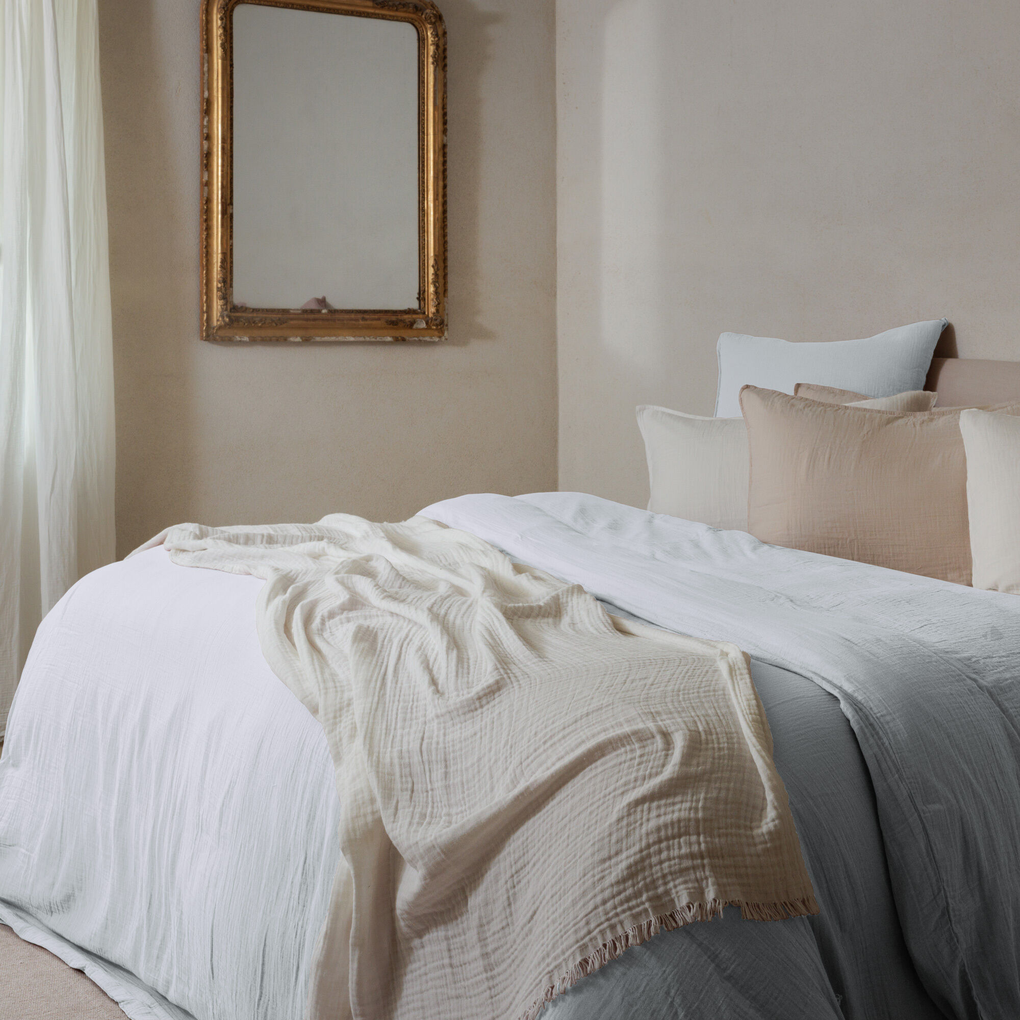 Parure De Lit 3 Pièces 240x220 Cm Et 65x65 Cm Mousseline De Coton Milos Blanc Neige