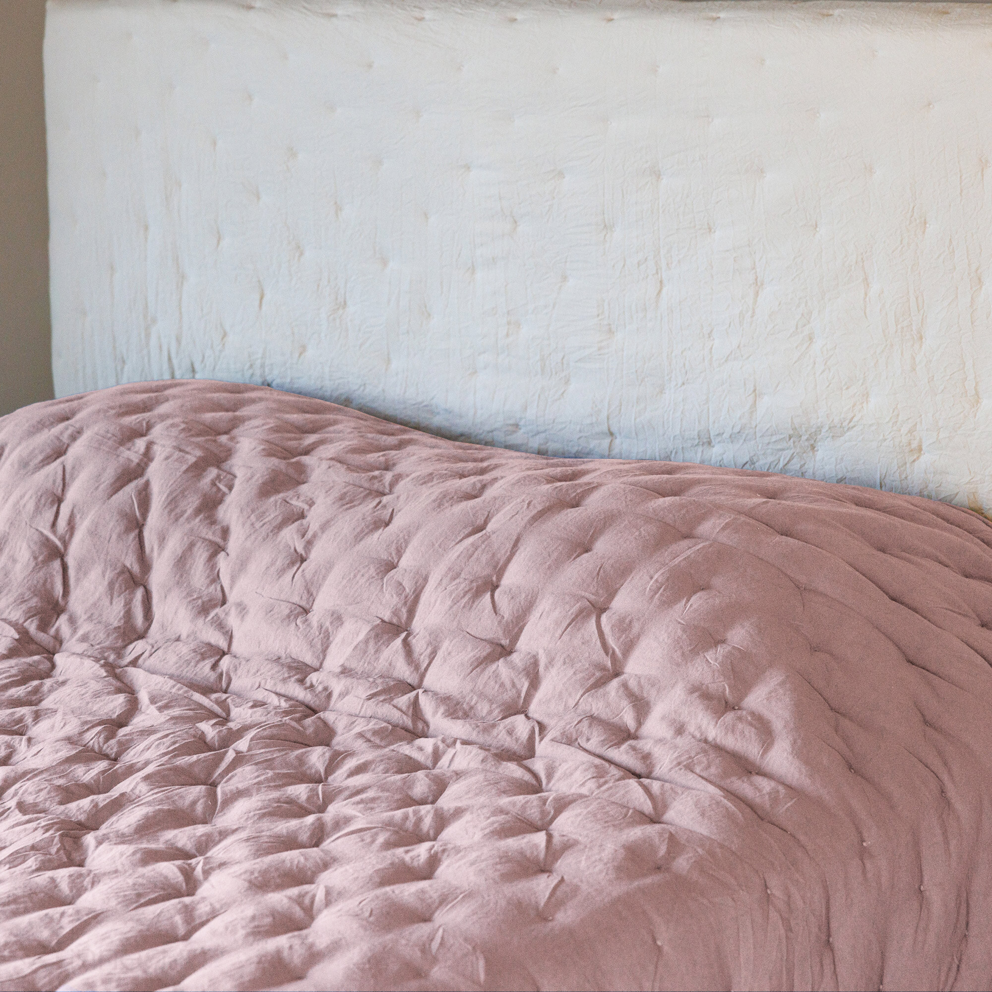 Couvre-lit 180x240 Cm Celeste Velours Piquage Points Brodés Rose