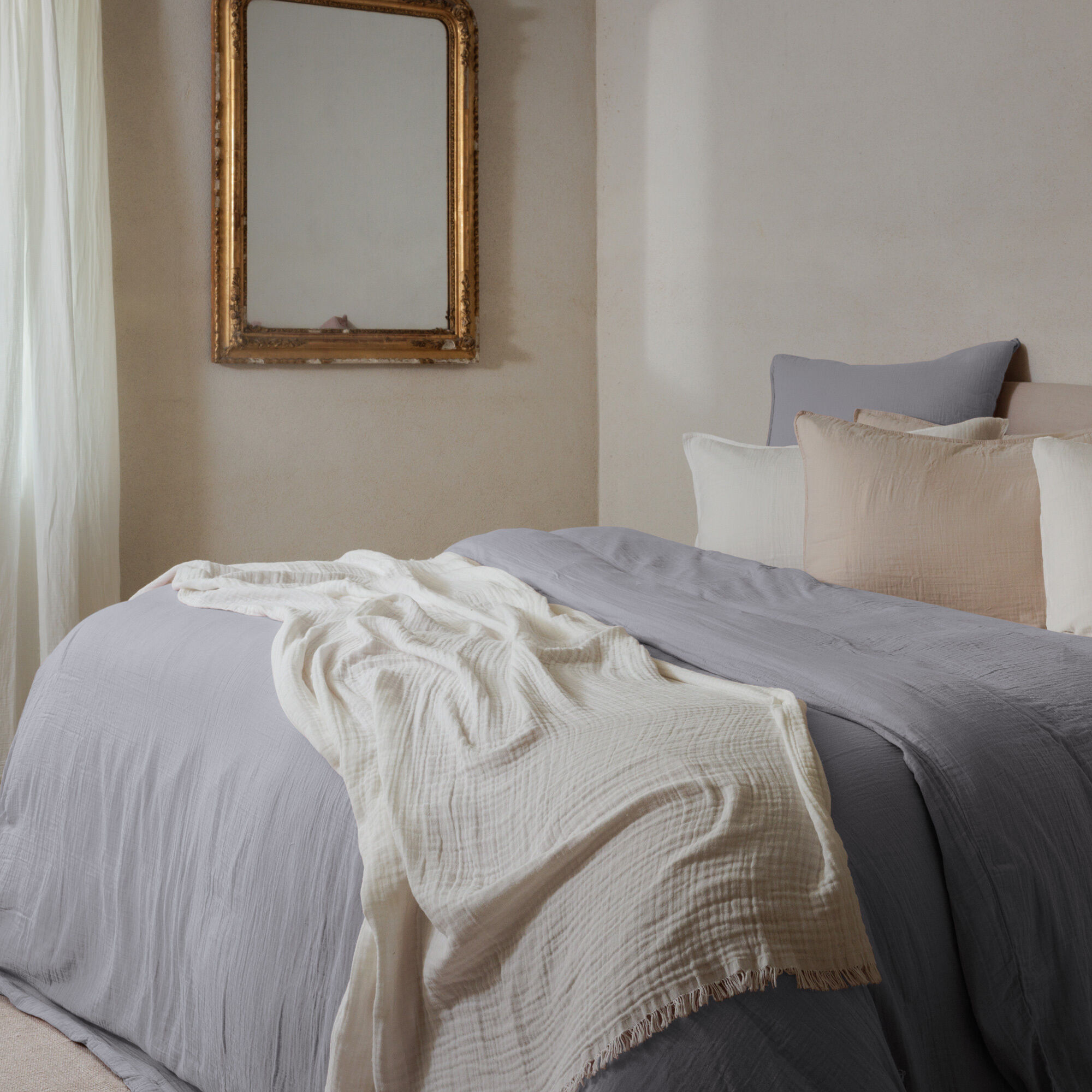 Parure De Lit 3 Pièces 260x240 Cm Et 65x65 Cm Mousseline De Coton Milos Gris Cendre
