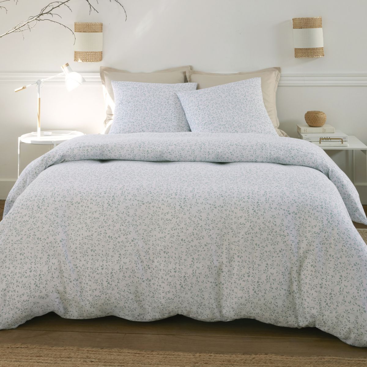 Parure Housse De Couette 240x220cm + 2 Taies Motif Feuillage Blanc Et Vert 100% Gaze De Coton - Maho