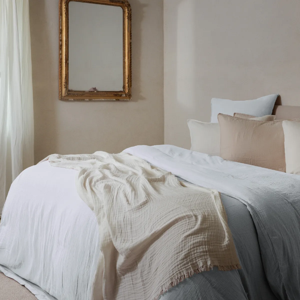 Parure De Lit 3 Pièces 240x220 Cm Et 50x70 Cm Mousseline De Coton Milos Blanc Neige