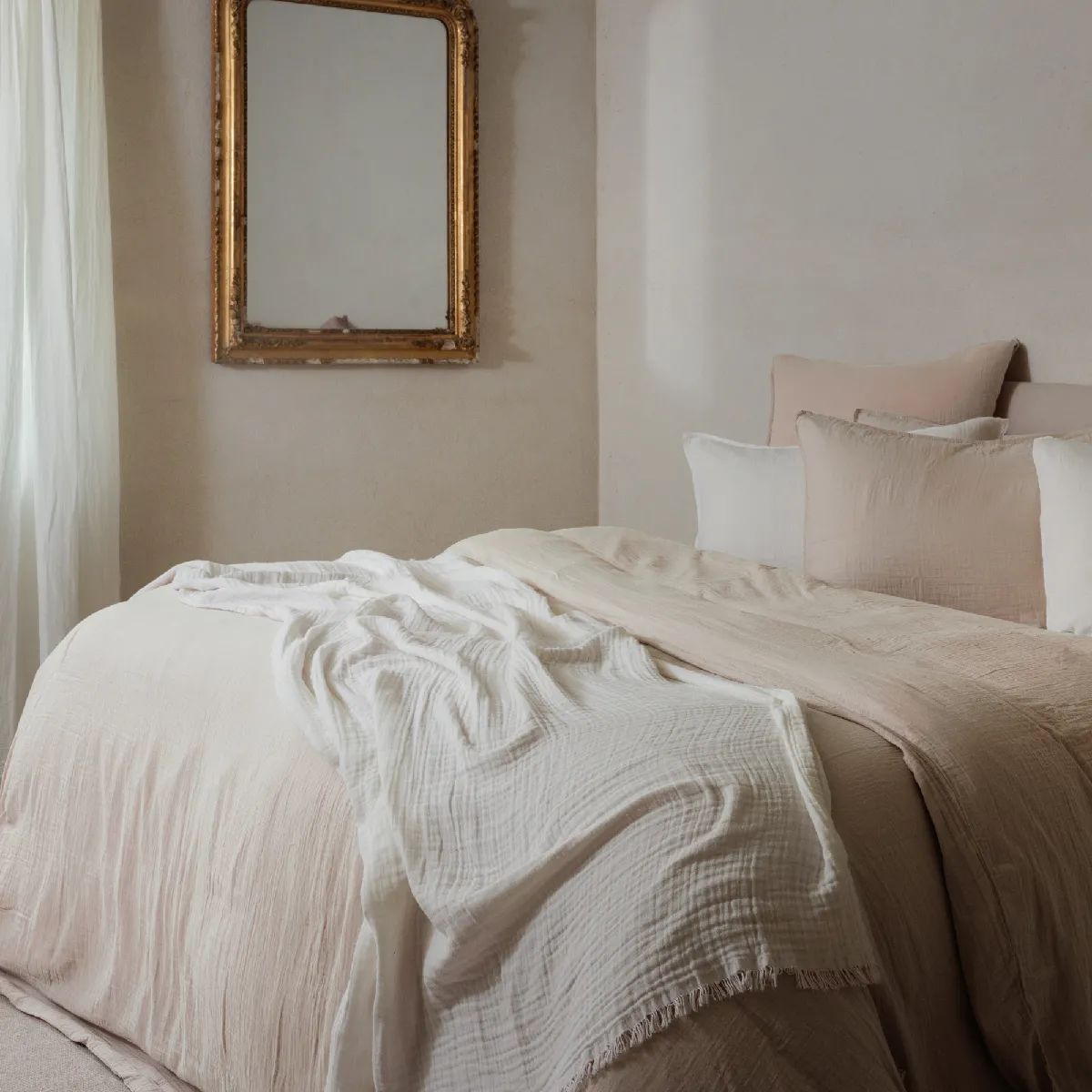 Parure De Lit 3 Pièces 260x240 Cm Et 50x70 Cm Mousseline De Coton Milos Beige Nature