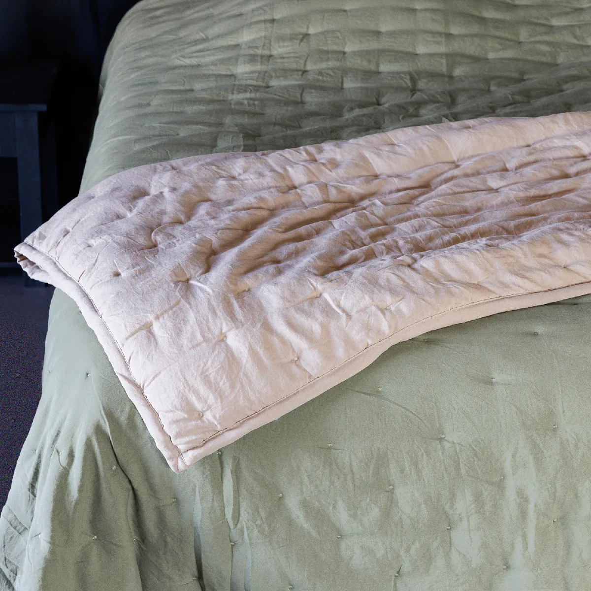 Couvre-lit 180x240 Cm Celeste Velours Piquage Points Brodés Vert Lichen