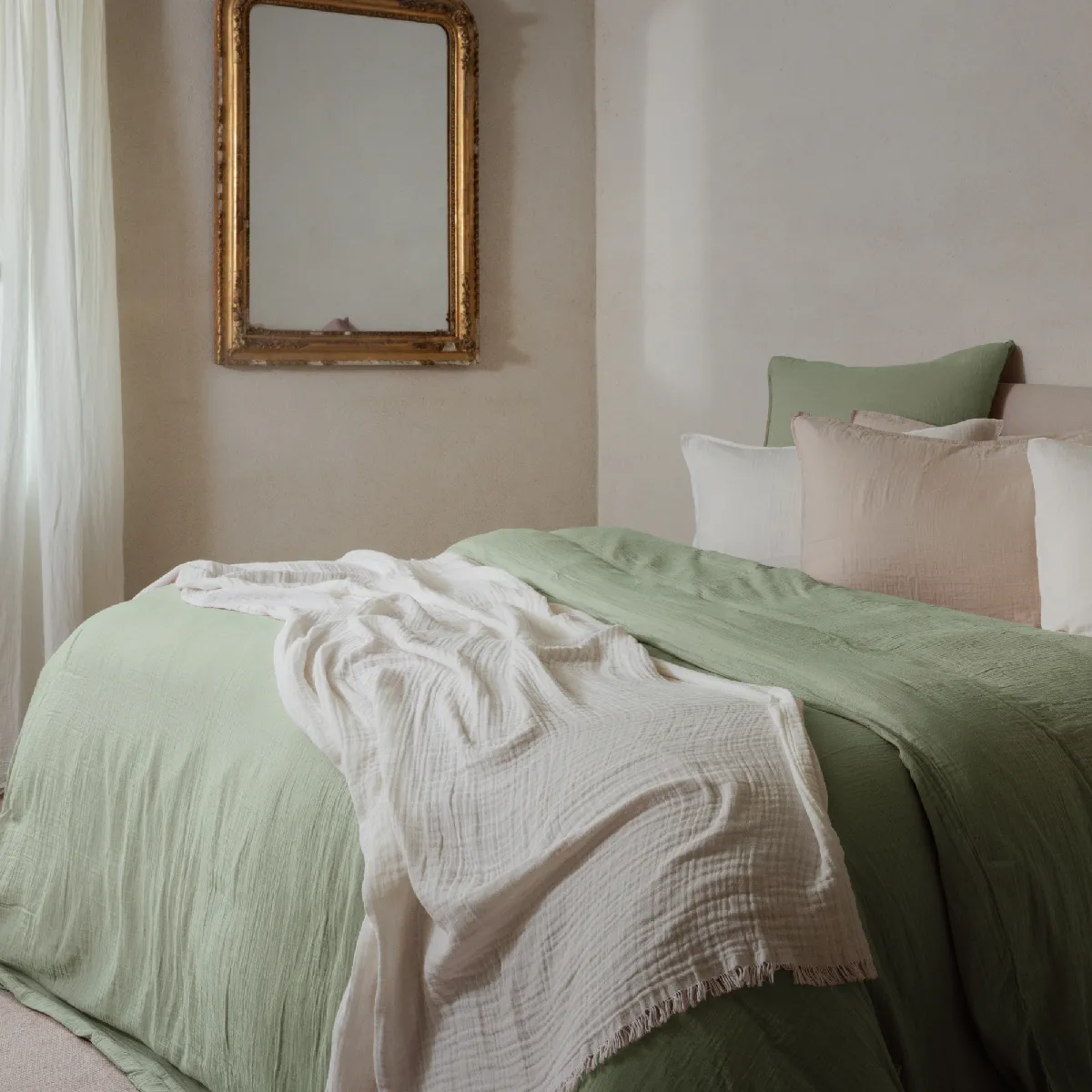 Parure De Lit 3 Pièces 240x220 Cm Et 65x65 Cm Mousseline De Coton Milos Vert Mousse
