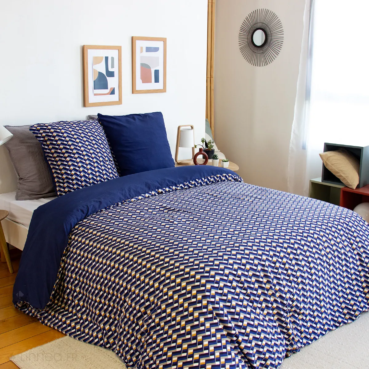Parure De Lit 260x240 Cm En Microfibre Loss Bleu Foncé Motif Géométrique 3 Pièces