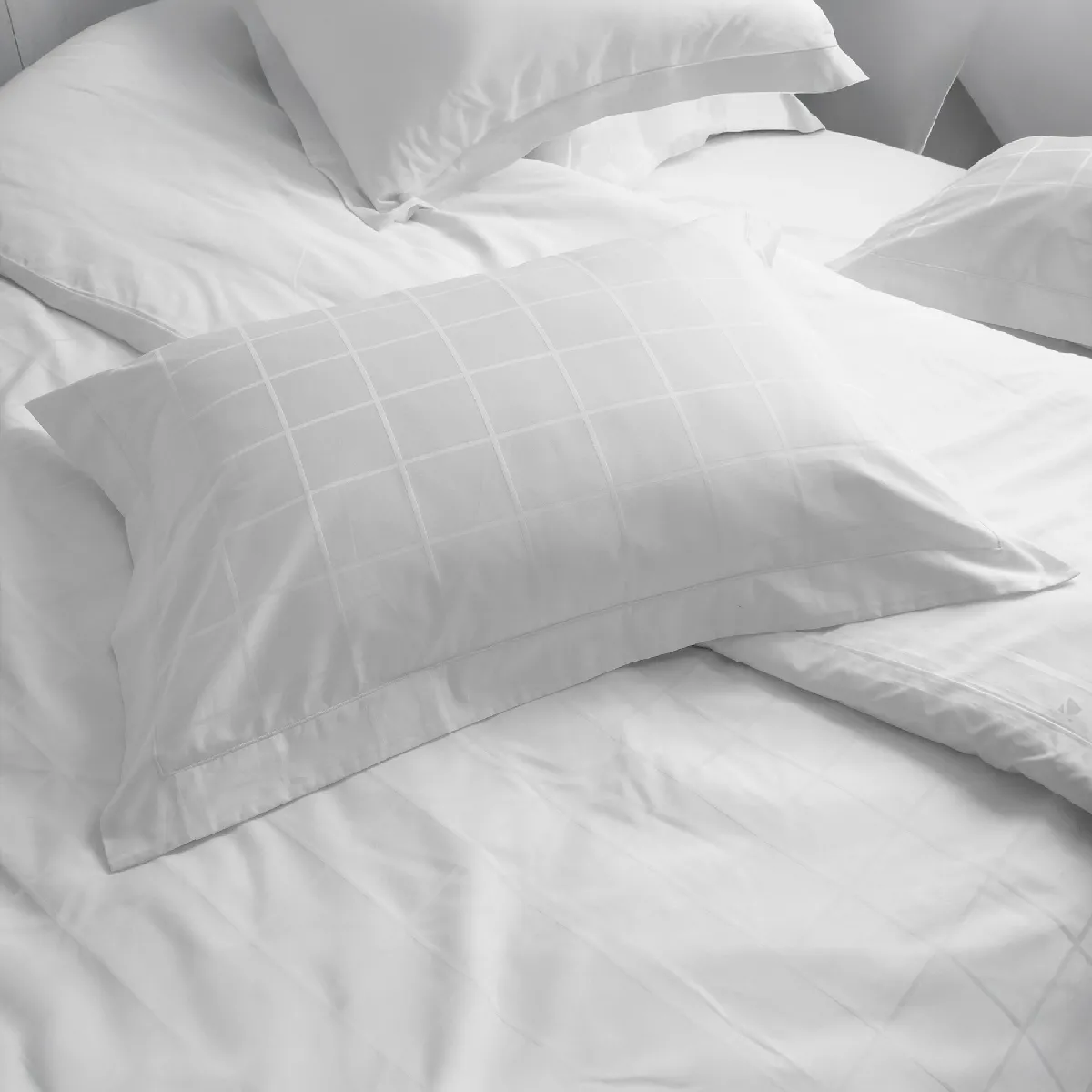 Parure De Lit 260x240 Cm Set 50x70 Satin Concerto Carreaux Blanc Neige