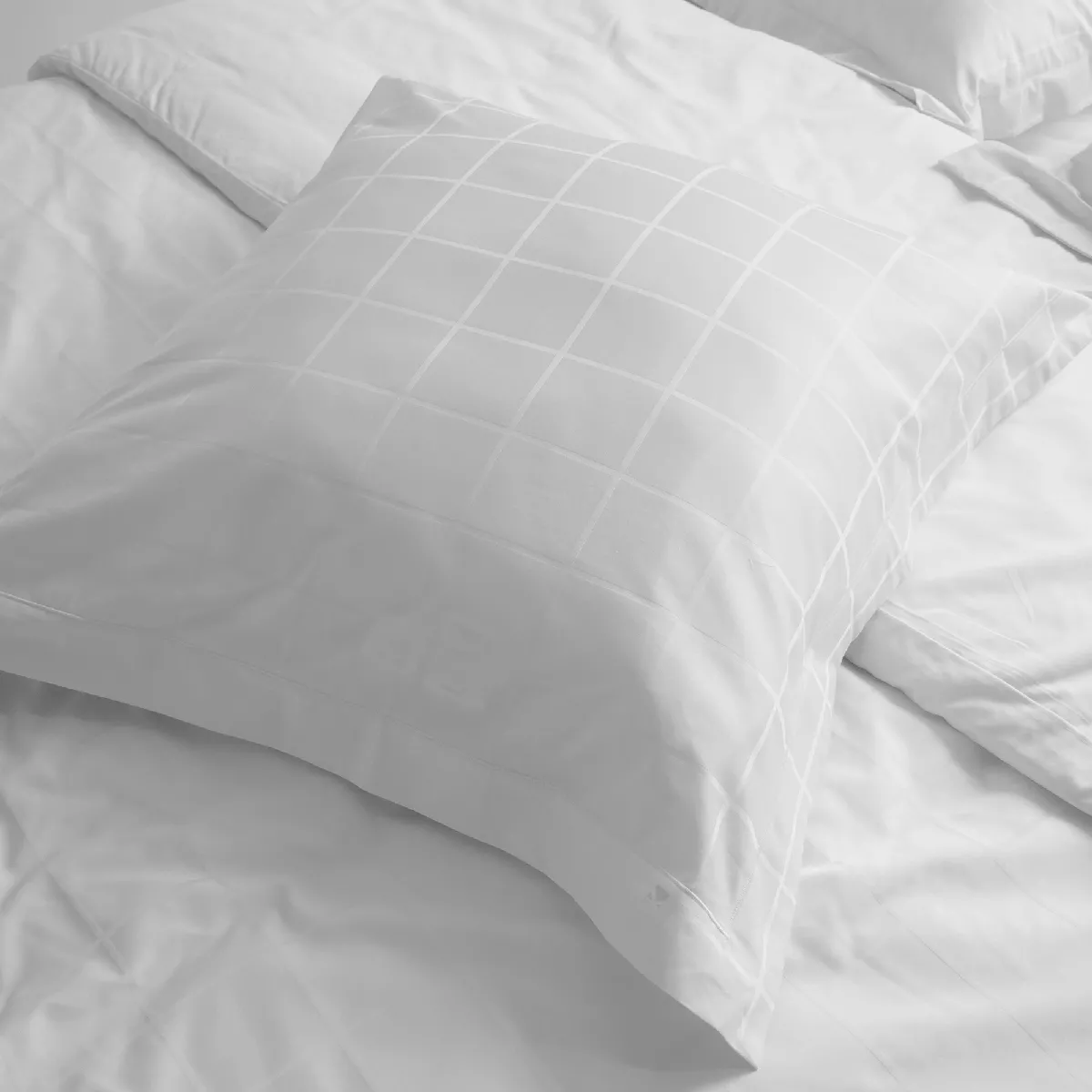Parure De Lit 260x240 Cm Set 65x65 Satin Concerto Carreaux Blanc Neige