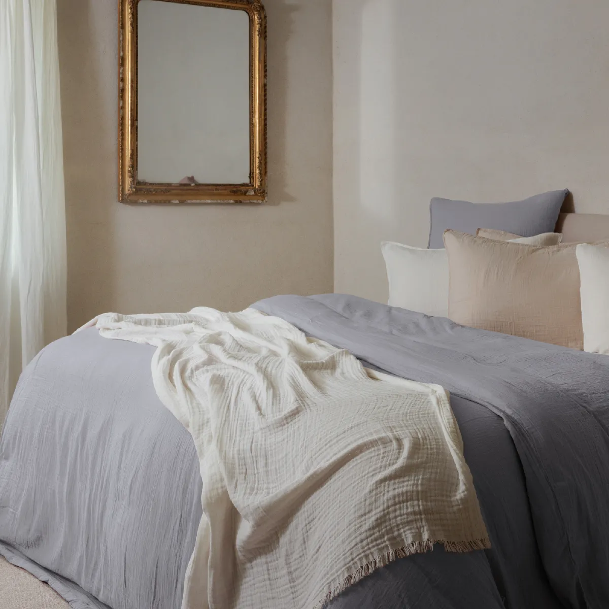 Parure De Lit 3 Pièces 260x240 Cm Et 50x70 Cm Mousseline De Coton Milos Gris Cendre