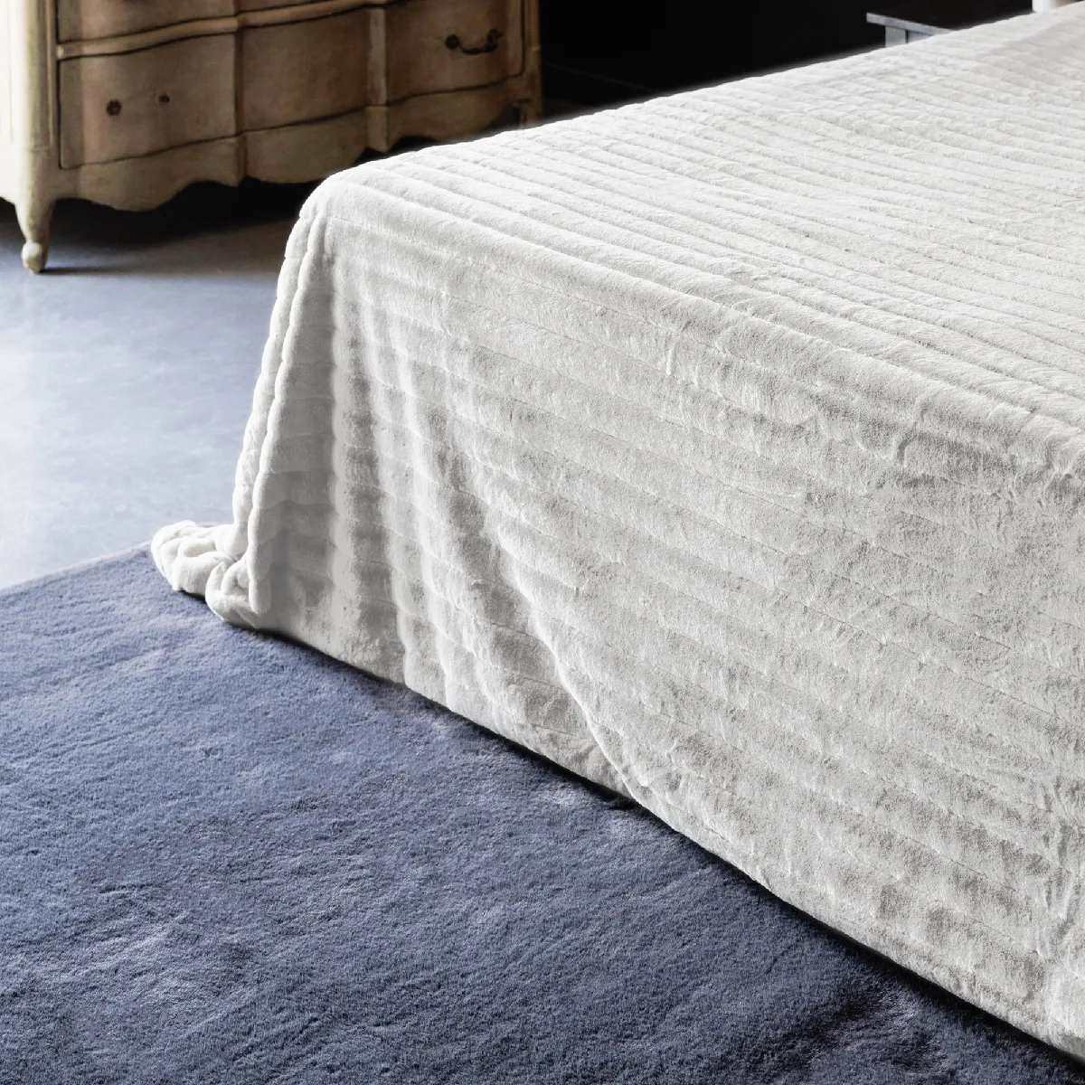 Dessus De Lit 260x230 Cm Hermine Fausse Fourrure Blanc Neige