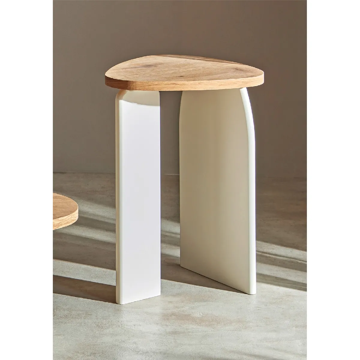Table d'appoint Makalani en placage de frêne laqué blanc 60x45x40cm 60x45x40cm