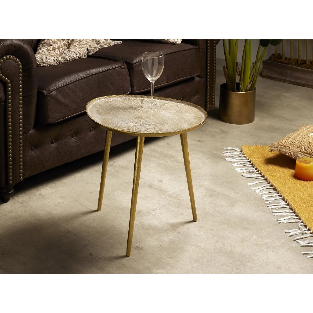 Table d appoint dorée à rainures, 3 portes, 48 x 44 x 48 cm