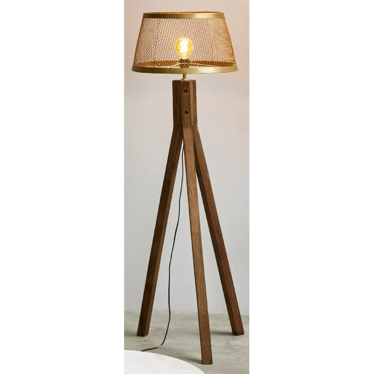 Lampadaire trépied Addis avec abat-jour en maille dorée, 145 cm x 45 cm