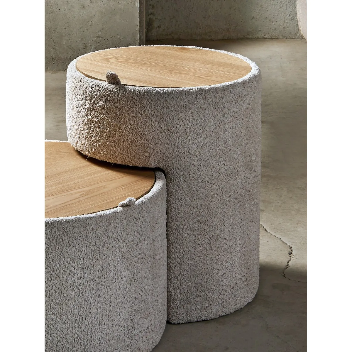 Table d'appoint avec rangement, revêtement en tissu éponge beige doux, 57 cm, 47 x 47 x 57 cm
