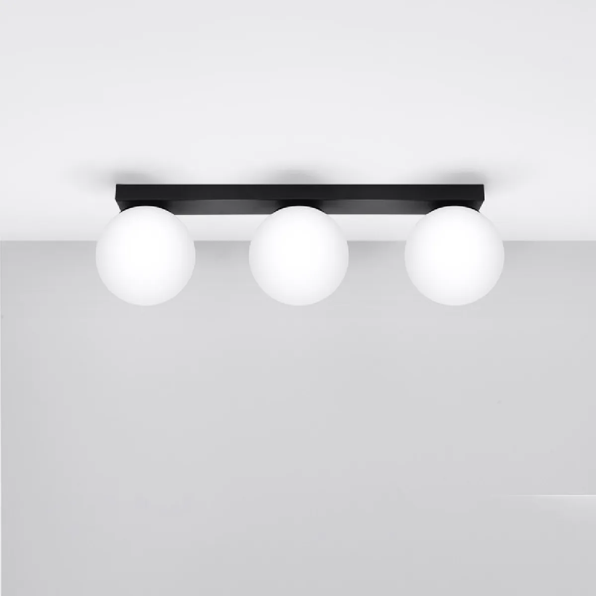 Plafonnier Velaeon 3 noir 14.5 x 50 x 12( h x l x P en cm )