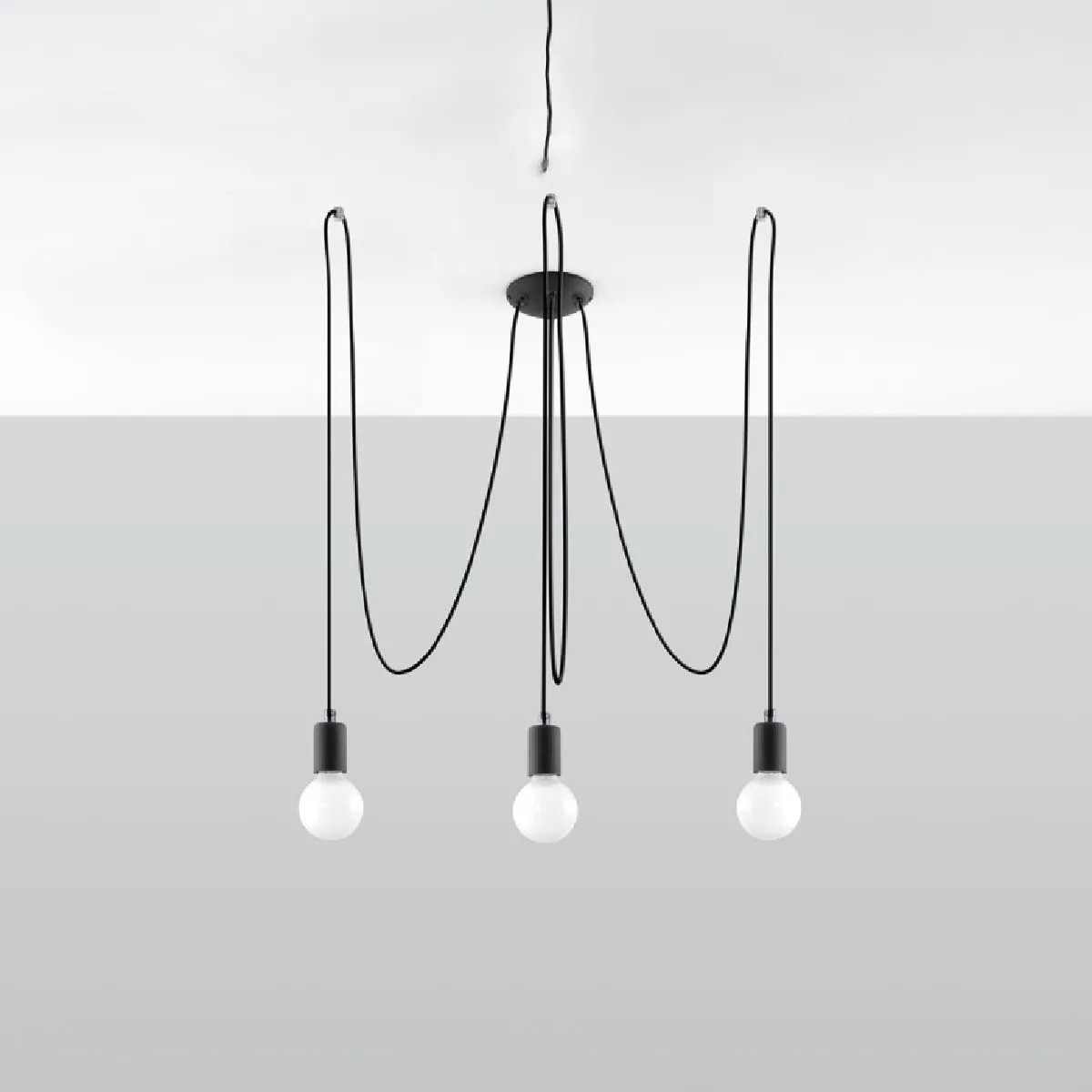 Lustre Coraola 3 noir 150 x 300 x 300( h x l x P en cm )