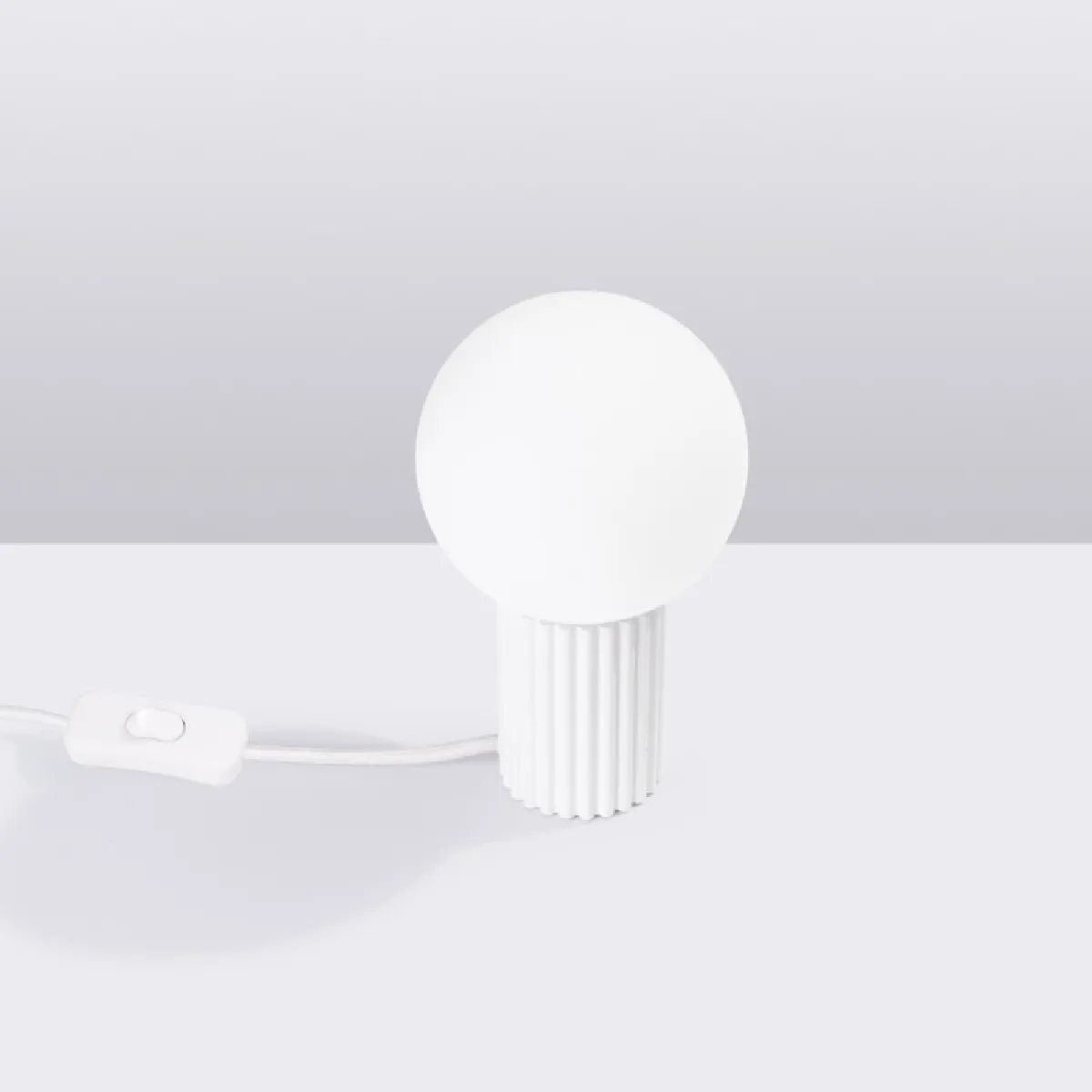 Lampe à poser HALO blanc 19 x 12 x 12( h x l x P en cm )
