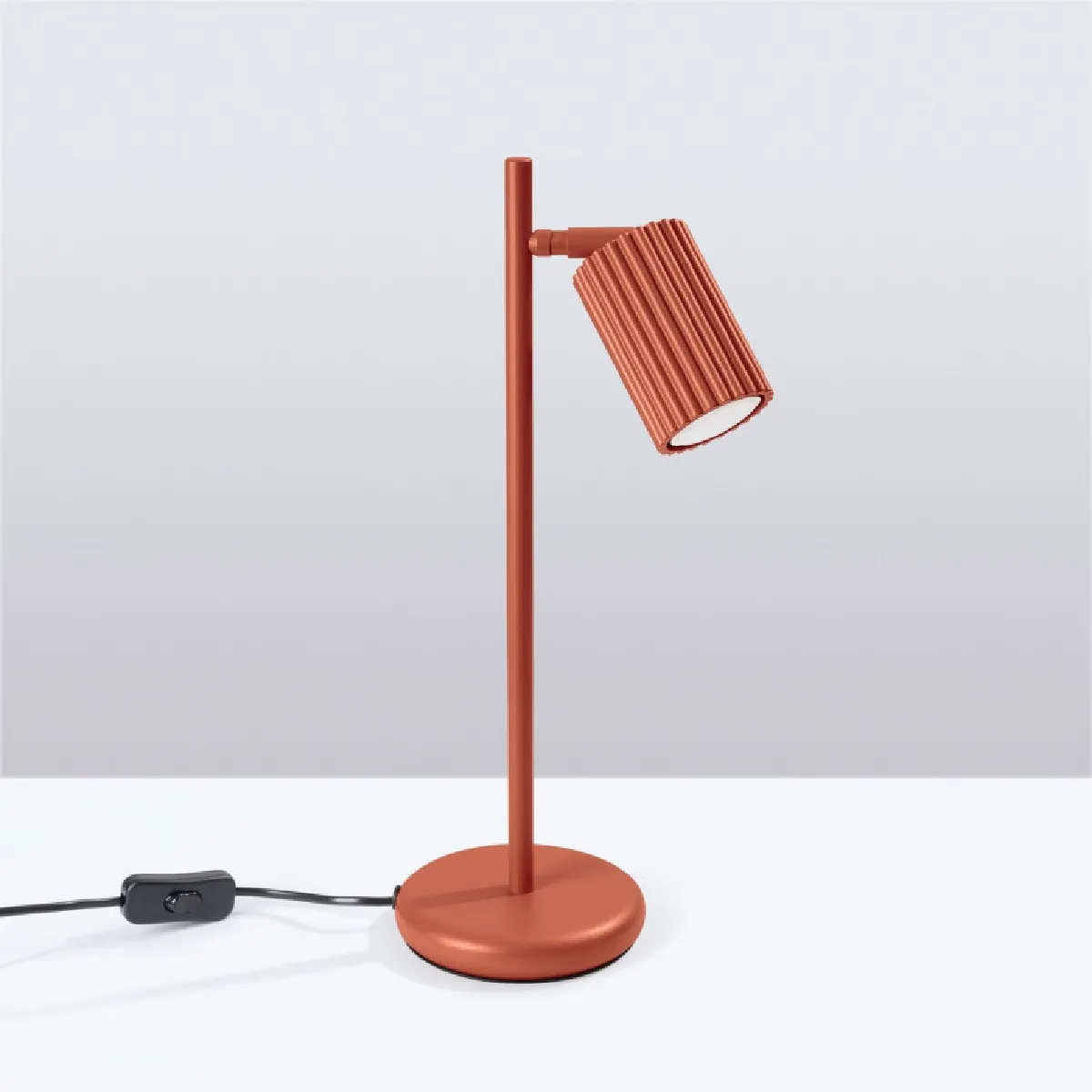 Lampe à poser Elaen rouge ocre 43 x 14.5 x 19.5( h x l x P en cm )