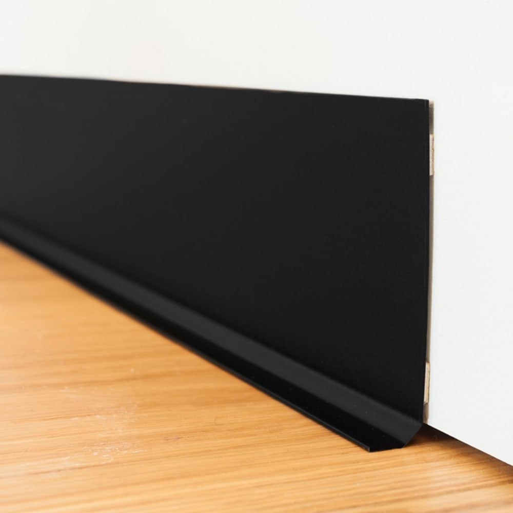Plinthes PVC adhésives décoratives pour sol - Lot de 25 - 200x8 cm (50m) Noir - Total Black