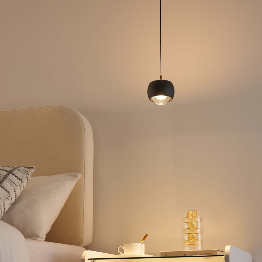 Petite suspension noire dimmable design sobre en métal - Finn