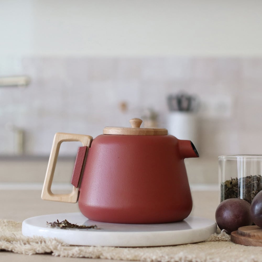 Théière En Fonte Rouge Avec Couvercle En Bois 500ml Viggo - Ogo Living