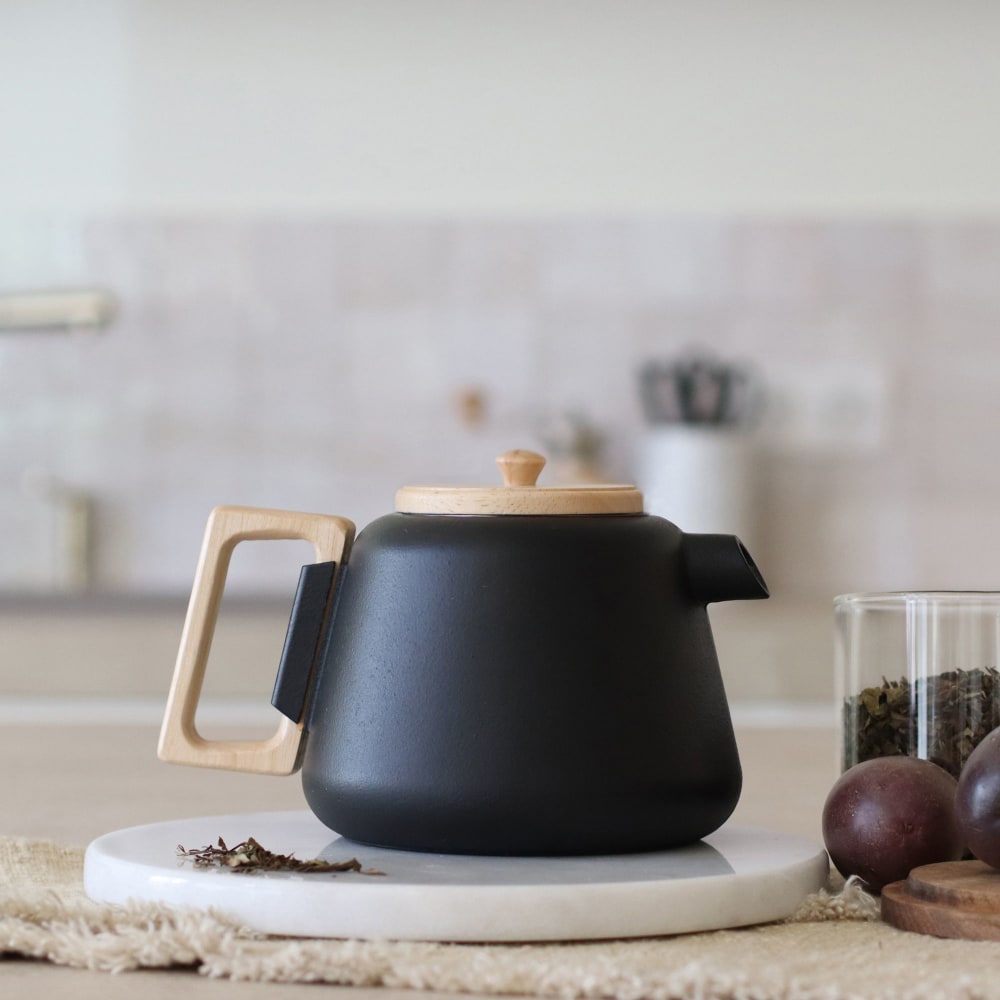 Théière En Fonte Noire Avec Couvercle En Bois 500ml Viggo - Ogo Living