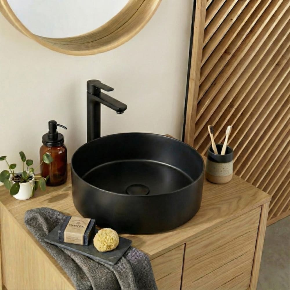 Vasque à poser ronde noire en inox 36 cm avec sa bonde assortie
