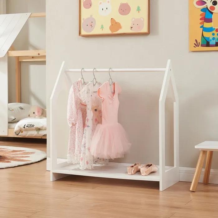 Portant à vêtements Langeskov de forme cabane pour enfant 78 x 75 x 35 cm blanc en.casa