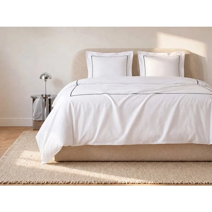 Parure de lit percale de coton 80 fils/cm² - Housse de couette 240 x 260 cm + 2 taies d'oreiller - Blanc bourdon noir - CHARMY de