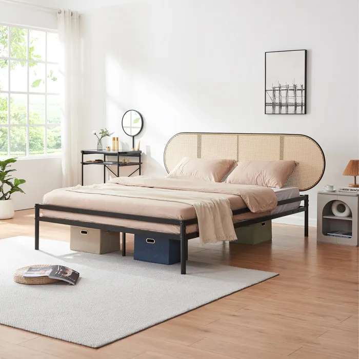 Lit en métal Linköping avec tête de lit ovale 160 x 200 cm noir / effet rotin en.casa