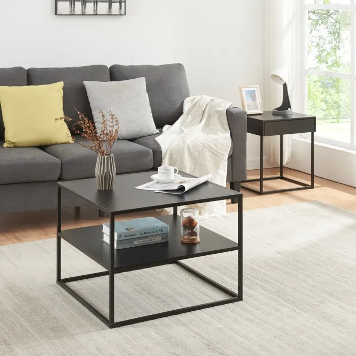 Table basse Solund avec plateau carré et étagère acier 60 x 60 x 45 cm noir mat en.casa